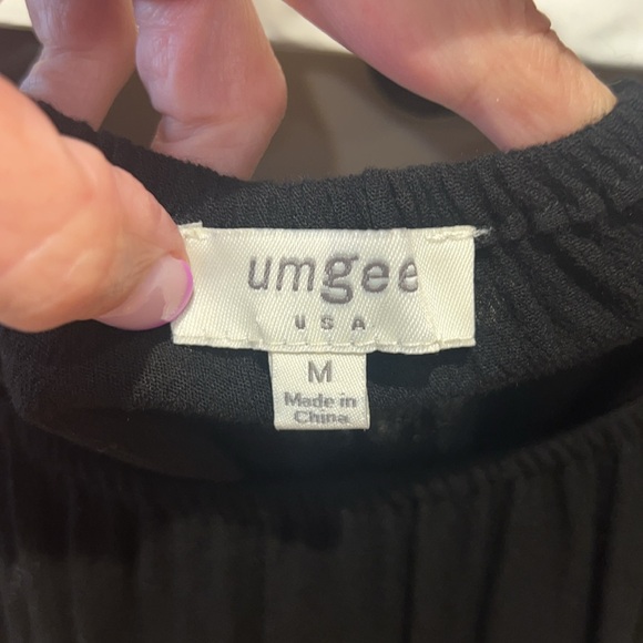 Women’s SZ M UMGEE knee length off the shoulder dress w beautiful sleeves - Picture 5 of 6